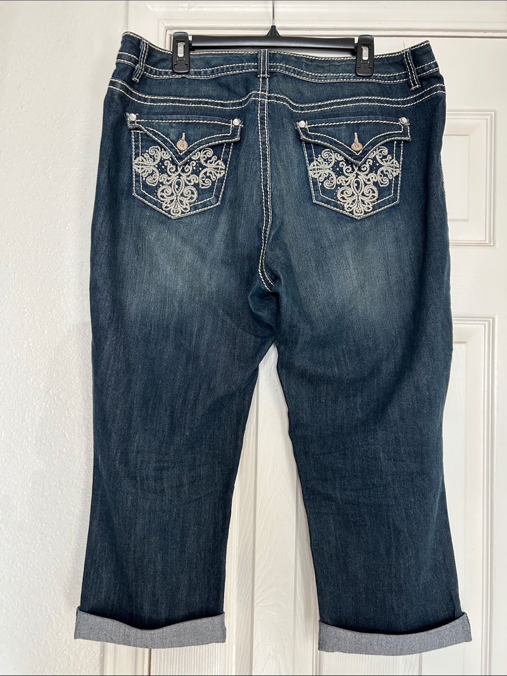 Nine West Dark Blue Embroidered Pocket Cropped/Capri Jeans